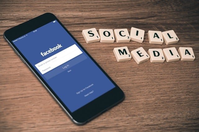 แอปโซเชียลและแชตบนสมาร์ทโฟน สื่อถึงฟีเจอร์ของ Telegram และ LINE